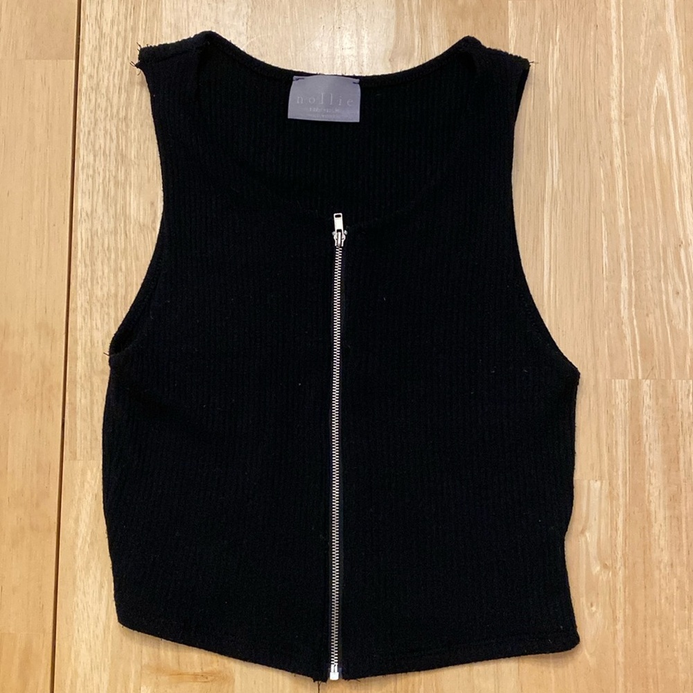 Black, Nollie cropped vest.
